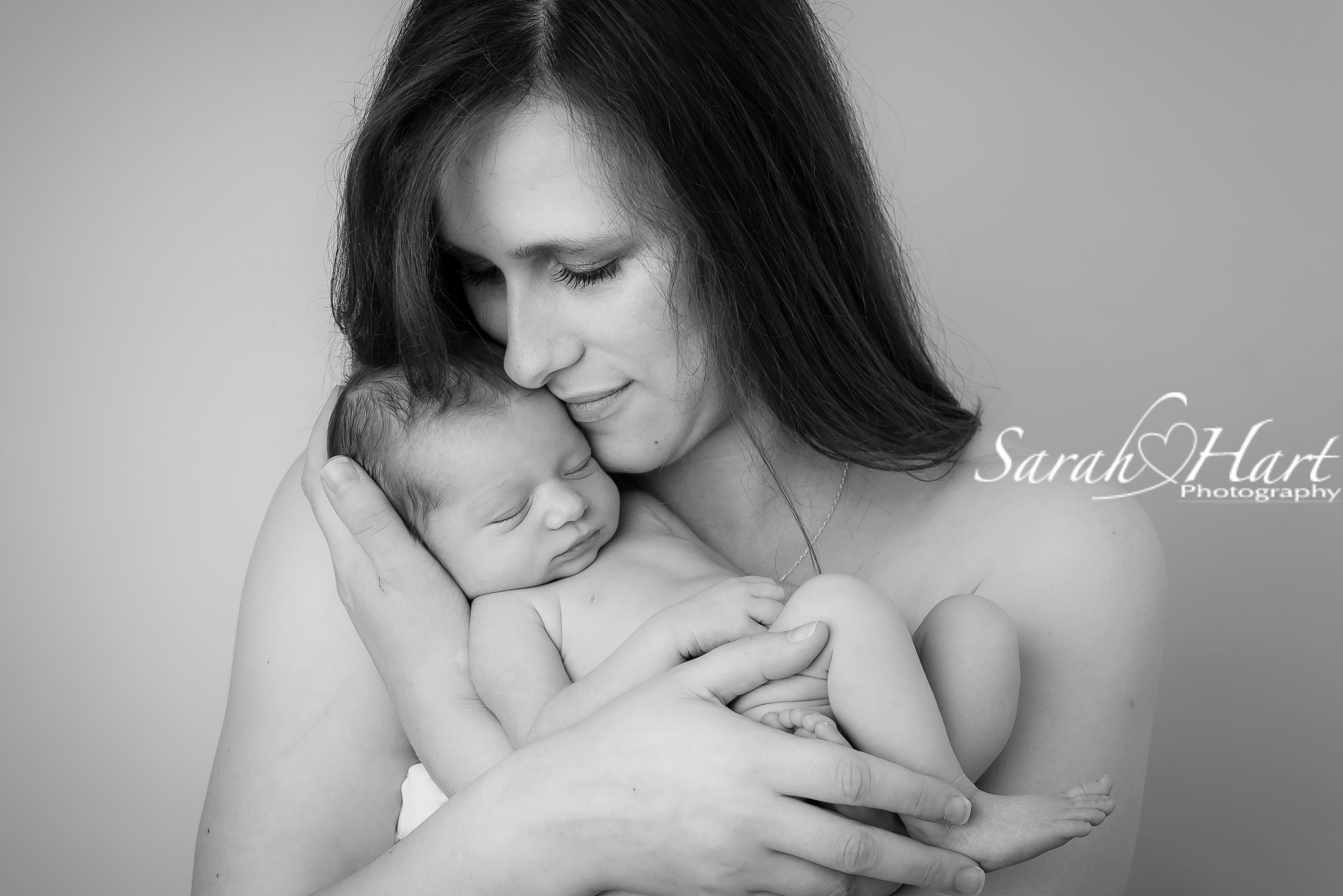 cuddles with mummy, tender moments captured by Sarah Hart