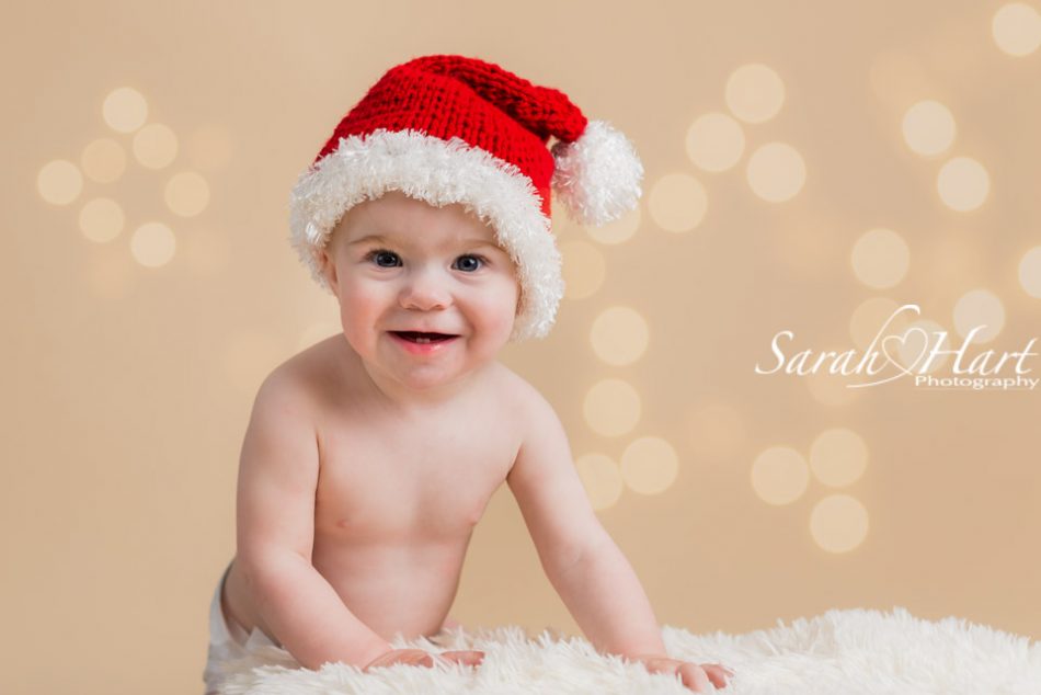 Tunbridge wells photographer, Christmas hat on baby girl
