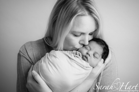 mum and newborn, best newborn photographer edenbridge