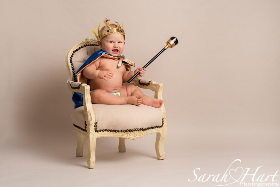 Kent cake smash photographer captures little boy dressed as a king
